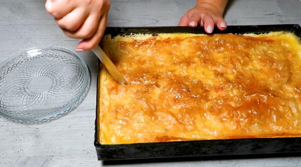 Plăcintă pufoasă cu iaurt – Un desert delicios și ușor de pregătit