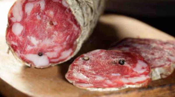 Ministerul Sănătății retrage un lot de salam Adorino din cauza riscului de contaminare cu Listeria