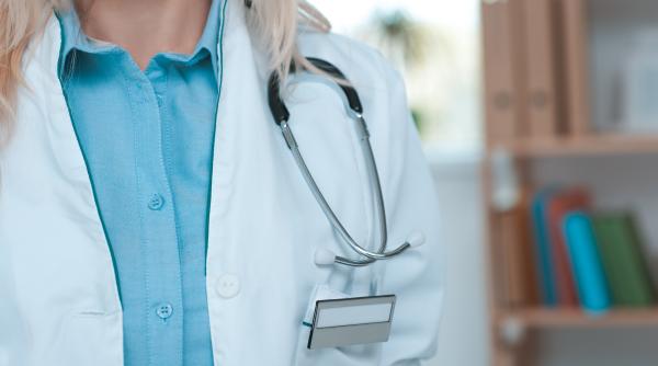 Cum pune statul bețe-n roate medicilor români care vor să revină în țară