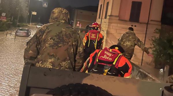 O nouă avertizare de ploi și inundații în Italia. Se închid școlile, se anulează meciurile 