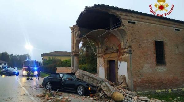 Accident cumplit în Italia: Un român a murit după ce s-a izbit cu mașina de zidul unei capele