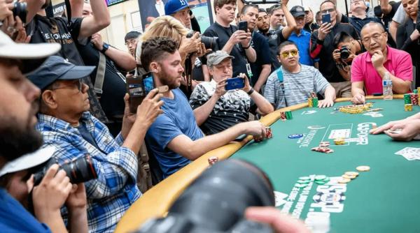 Cum arată o zi din viața unui jucător profesionist de poker?