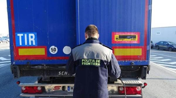 TIR plin cu 22 de tone deșeuri din Germania, respins la vamă și trimis expeditorului