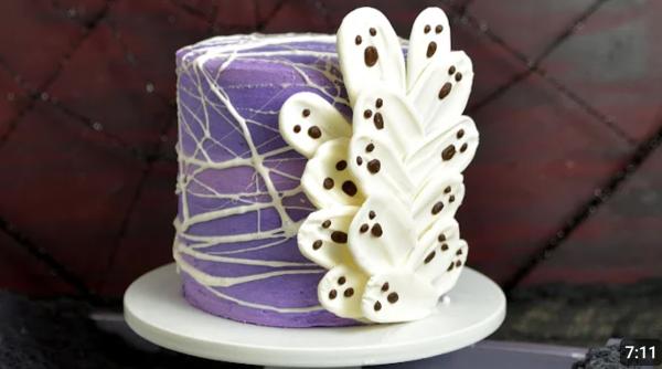 Tort cu ciocolată de Halloween. Pregătește un desert înspăimântător de delicios!