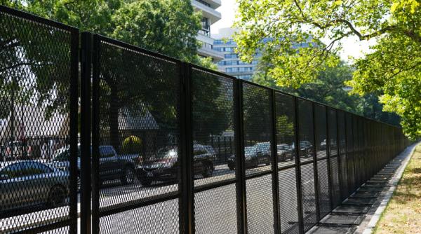 Americanii spun că Rusia se amestecă din nou în alegeri. Poliția a ridicat baricade de securitate la Washington