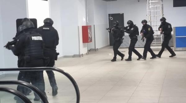 Percheziții de amploare. Mascații descind la 131 de adrese. Liderul galeriei FCSB, vizat 