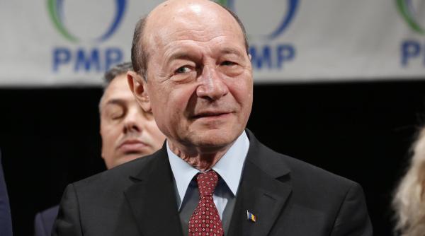 Sute de moldoveni îi mulțumesc lui Traian Băsescu, de ziua lui, pentru cetățenia română. „În asta constă un președinte și un om de stat vizionar”