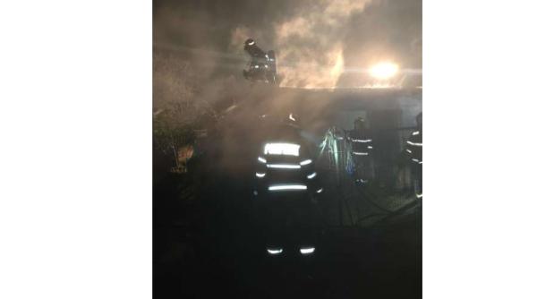 Cisterne cuprinse de flăcări la o firmă din 2 Mai. Mesaj Ro-Alert transmis populaţiei