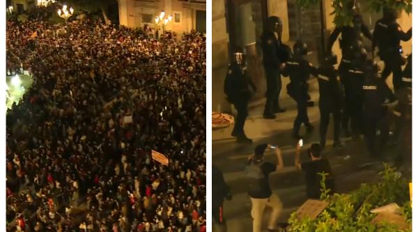 Protest uriaș la Valencia, după inundații. Zeci de mii de protestatari au ieșit pe străzi. Manifestanții se luptă cu poliția 