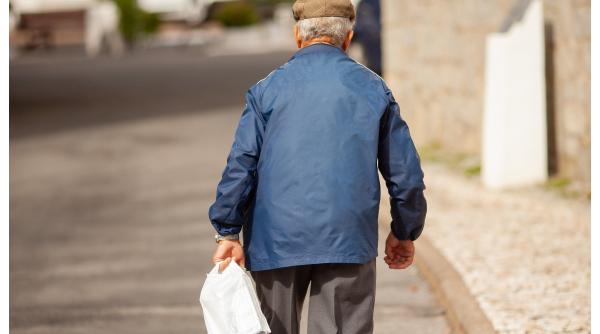 Bătrân cu dizabilități, în lacrimi după ce hoții i-au furat bicicleta electrică din fața supermarketului. Mobilizare incredibilă a oamenilor 