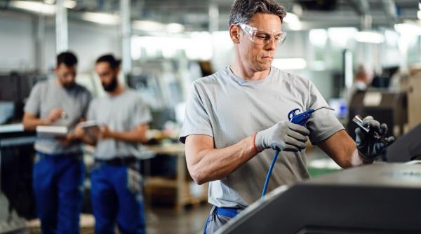 După Continental și Volkswagen, un alt gigant german are probleme. Bosch dă afară peste 5.000 de oameni