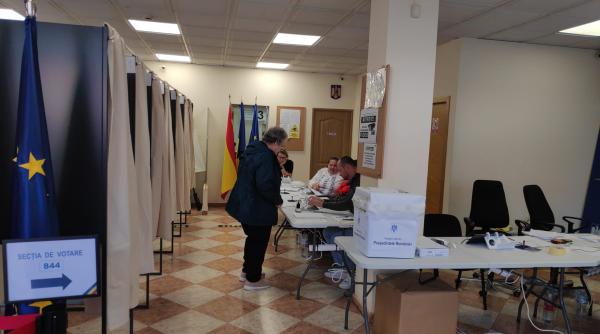 Diaspora votează: prezență mai mare ca în 2019. Imagini din secții de votare din toată lumea - Galerie Foto