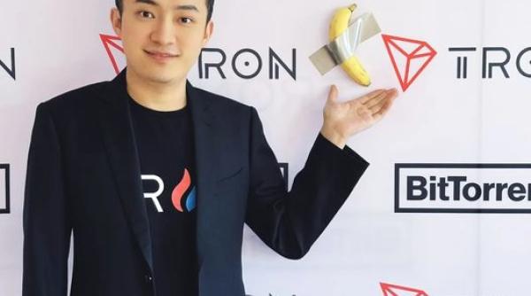 Banana artistică pentru care a plătit 6 milioane de dolari, mâncată de un afacerist chinez