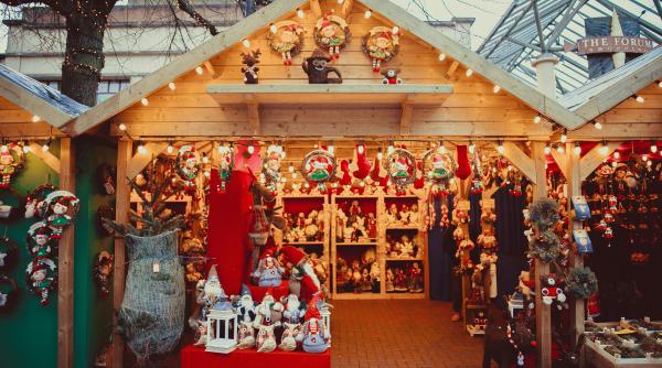 Casa lui Moș Crăciun, devastată de un grup de copii din Italia! „Felicitări părinților, îi așteptăm să o restaureze și să plătească pentru daune”