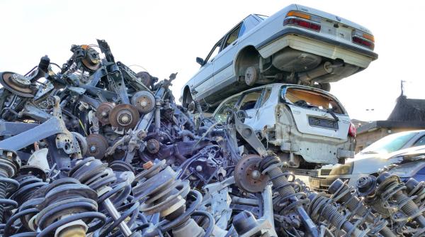 Motivele pentru care fabricile auto din Europa concediază 30 000 de oameni. De ce a lovit criza atât de profund