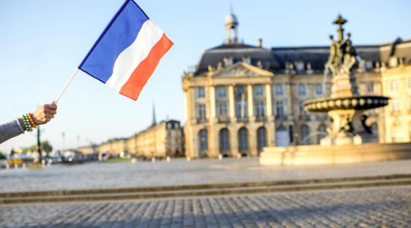 Un milionar și-a donat averea orașului său, dar impune o condiție surprinzătoare. Locuitorii orașului l-au aplaudat în picioare!