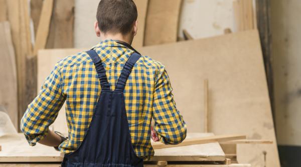 Patru din zece companii din Germania intenționează să dea oameni afară anul viitor