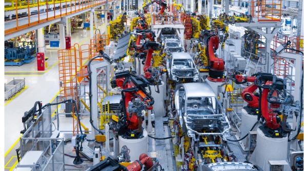 Defecțiuni la peste 700 000 de mașini, după ce un mare producător auto a anunțat că dă afară 3000 de oameni