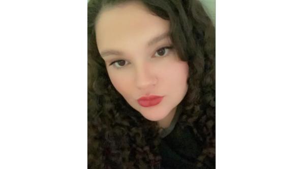 O româncă adoptată a călătorit 10.000 de kilometri pentru a-și întâlni familia biologică, dar a ajuns să-și întâlnească iubirea vieții