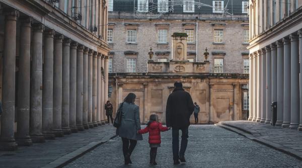 Tinerii dau la schimb Italia pentru Islanda: „Oferă salarii mai bune și cazarea sau masa asigurate”