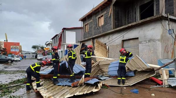 Ciclon în arhipelagul francez Mayotte: Bilanţul se ridică la 39 de morţi şi peste 4.000 de răniţi