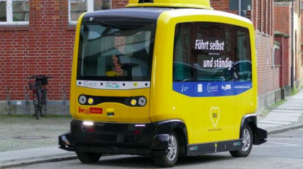 Elveția: din martie, mașinile autonome pot circula pe autostrăzi