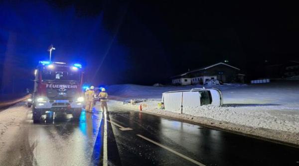 Accident grav în Austria: Un microbuz cu români s-a răsturnat într-o depășire 