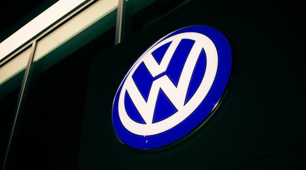 Şefii Volkswagen au acceptat o reducere a salariilor cu 300 milioane de euro