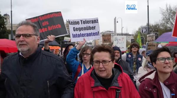 Protest de amploare în Austria. Zeci de mii de austrieci au ieșit în stradă: "Mi-e frică pentru țara mea"