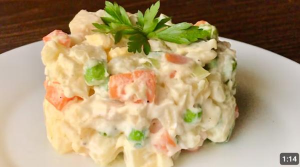 Salată "Olivier" – Rețeta tradițională rusească