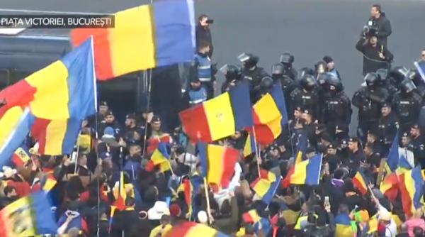 Scandal în Piața Victoriei. Violențe la mitingul de susținere pentru Călin Georgescu 
