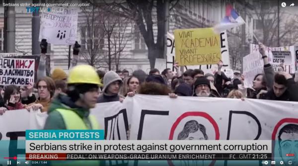 Protestele escaladează în Serbia. Studenții au format o baricadă la Autokomanda, un nod rutier important din Belgrad