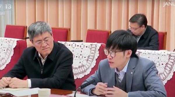 Fondatorul Chat GPT-ului chienezesc, DeepSeek, Liang Wenfeng, a absolvit facultatea la 17 ani. A fost primit recent de premierul Chinei