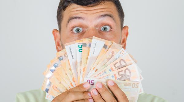 Cazare, masă gratuită și salariu de 2.416 euro pe lună. O companie din Spania caută angajați