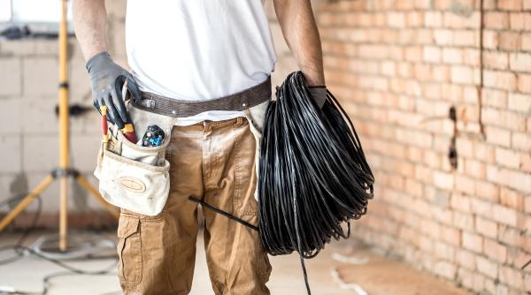 Muncitori români în Germania, neplătiți luni de zile: "Mai bine lucrez în România. Iau mai puțin, dar măcar primesc banii"