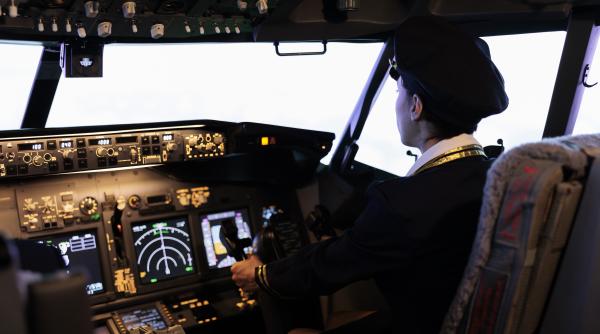 Cât câștigă un pilot de avion. Suma amețitoare la care ajunge un comandant cu experiență