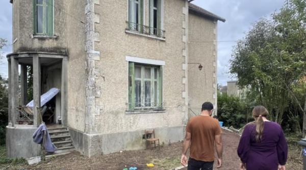 O familie de români, cu opt copii, evacuată după ce a renovat o casă abandonată în Franța  