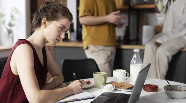 Doar 10% dintre tineri mai vor să lucreze de la birou și recunosc că sunt mai leneși decât părinții lor