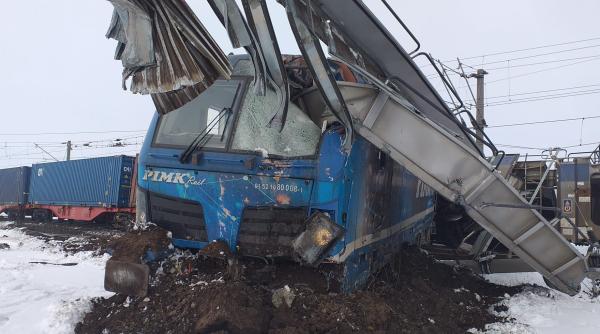 Accident feroviar grav în România: Două trenuri s-au ciocnit. Un om a murit
