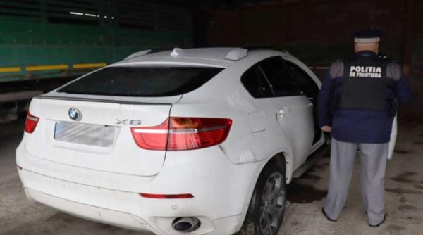 Mașini de lux furate din Marea Britanie, găsite de poliție într-un sat din Argeș