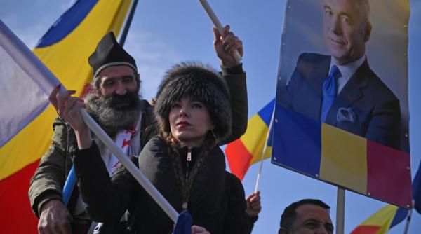 Protestul lui Călin Georgescu. Jandarmii au prins un individ cu un cuțit. Amenzi totale de 10 000 lei