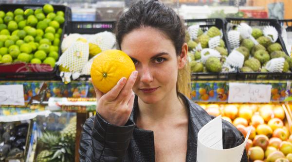 Experiment: Aceleași produse cumpărate de la trei supermarketuri. Unde este cel mai ieftin