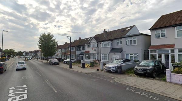 Situație absurdă în Londra: Oamenii sunt obligați să plătească 7.000 de lire pentru a-și parca mașinile pe aleile caselor