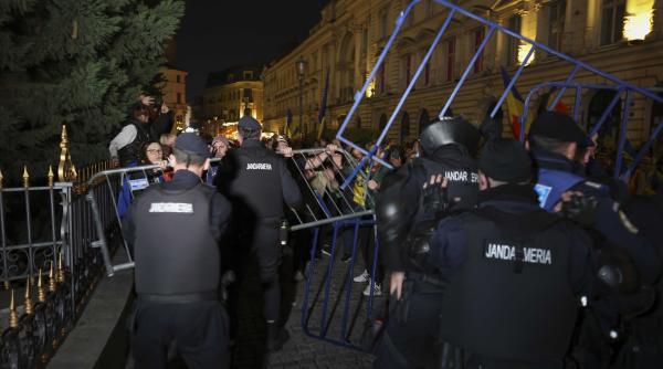 Candidatura lui Călin Georgescu, respinsă de BEC. Susținătorii au sărit să se bată cu jandarmii