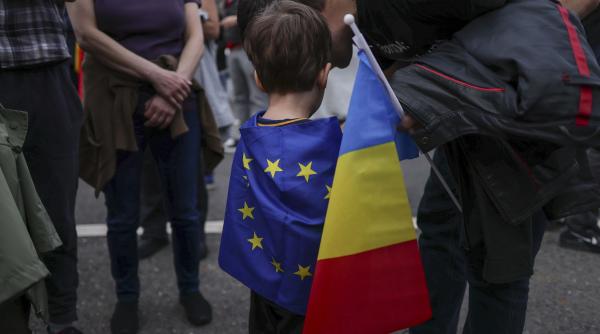 Miting pro-european în Piața Victoriei. Mii de oameni au ieșit în stradă