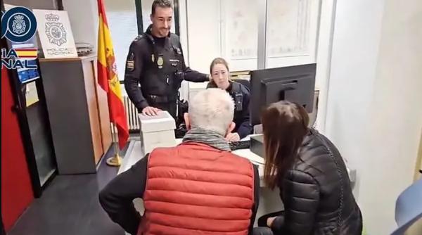 O femeie a aruncat la gunoi o pungă în care avea aproape 20.000 de euro. Ce a urmat apoi i-a uimit pe polițiști