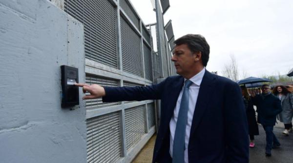 Senatorul italian Matteo Renzi propune ca centrele pentru migranți din Albania să fie transformate în închisori: "O rușine. Milioane de euro din banii italienilor" 