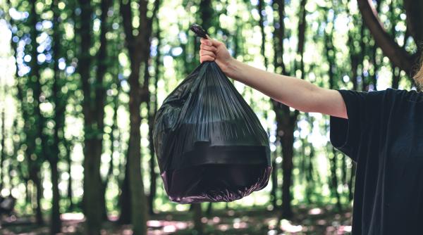 Sacii de gunoi ar putea fi interziși în Germania, chiar și cei biodegradabili. Amenzi uriașe prevăzute de lege