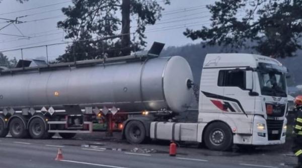Incident grav pe DN 1: Scurgeri de acid sulfuric dintr-o cisternă. Populația evacuată, trafic blocat