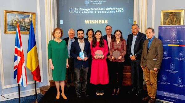 Doctoranzi români în Marea Britanie, laureaţi ai Premiilor Sir George Iacobescu